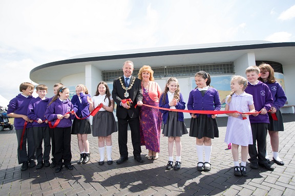 Picture of a Mayor with school children